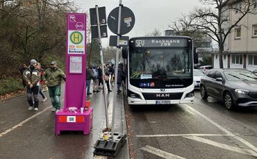 Ersatzbus für die S3 zwischen Waiblingen und Backnang, am Dienstag, 25.11., in der Waiblinger Dammstraße.