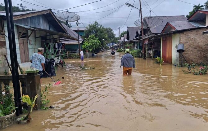 Hochwasser auf Sumatra