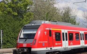 S-Bahn Bahn sbahn S2 S3 Zug Bahnhof Symbol Symbolbild symbolfoto
