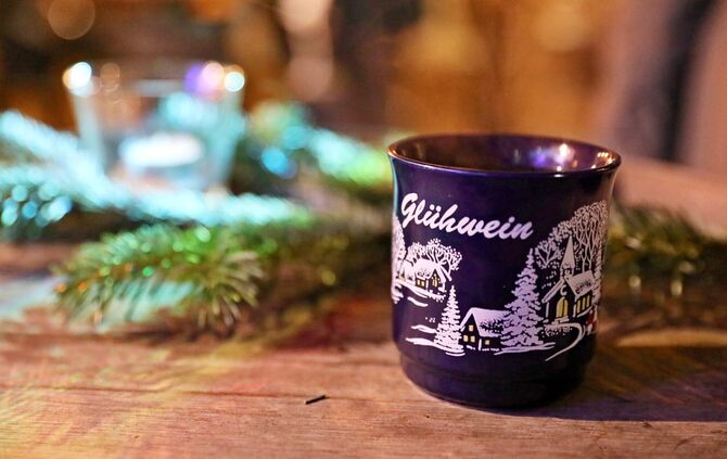 Glühwein Weihnachtsmarkt Tasse Symbol Symbolfoto Symbolbild