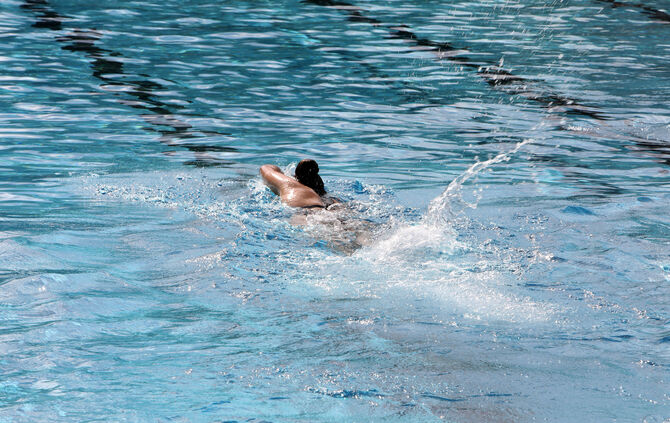 Freibad waiblingen freizeit becken schwimmen symbol symbolbild symbolfoto