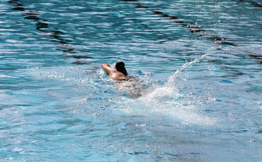 Freibad waiblingen freizeit becken schwimmen symbol symbolbild symbolfoto