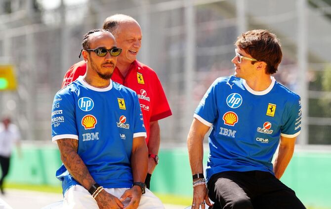 Die beiden Ferrari-Fahrer und ihr Teamchef