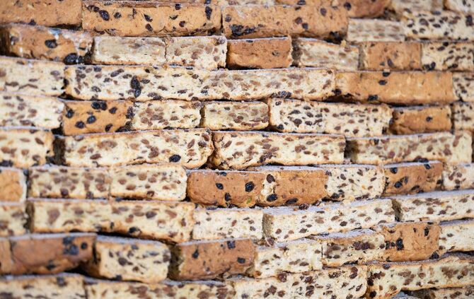 Dresdner Bäcker arbeiten an Riesenstollen für das Stollenfest