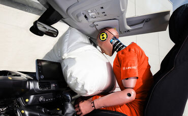 ZF LIFETEC ist die neue Marke des ausgegliederten ZF-Unternehmensbereichs Passive Sicherheitssysteme. // ZF LIFETEC is the new b