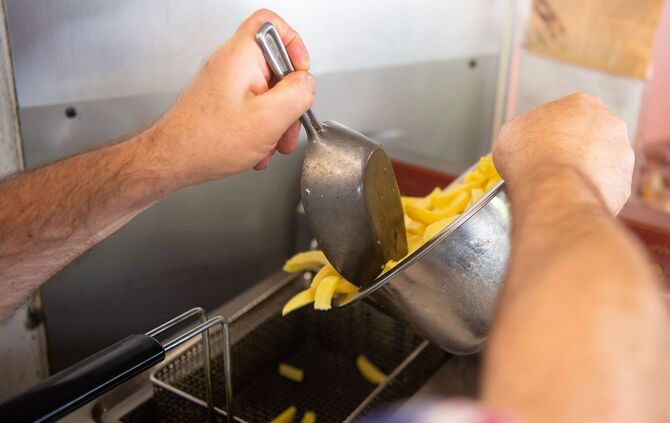 Speiseöl in einer Fritteuse