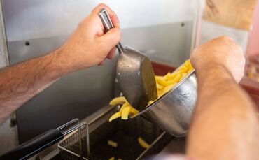 Speiseöl in einer Fritteuse