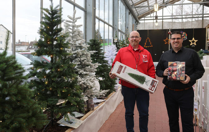 Künstliche Weihnachtsbäume