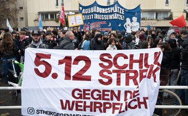 Bundesweiter Schulstreik gegen Wehrpflicht