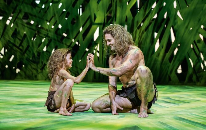 Alexander Klaws fliegt mit Sohn Lenny durch den Dschungel