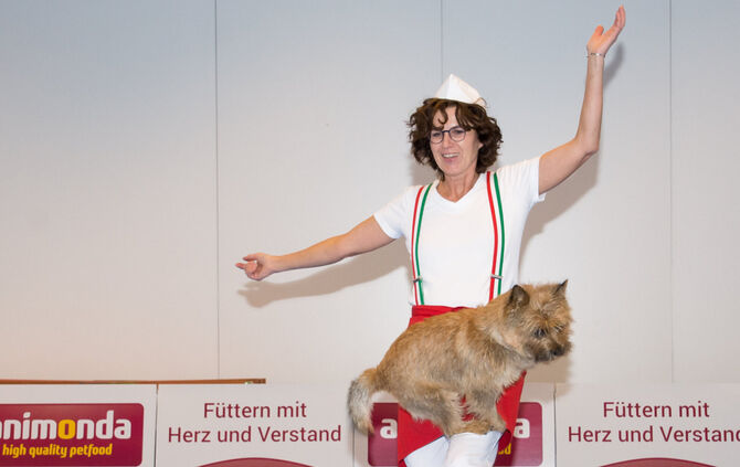 carmen-schmid-frodo-icecream - 1