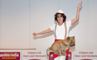 carmen-schmid-frodo-icecream - 1