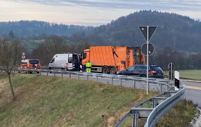Müllfahrzeug liegen geblieben