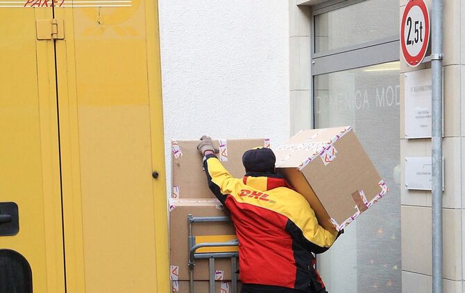 DHL Paketdienst Post Pakete - 1 - 1