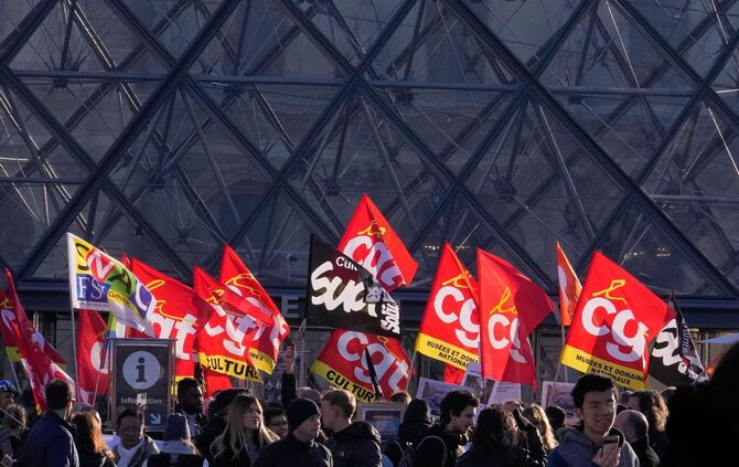 Mitarbeiter des Louvre streiken
