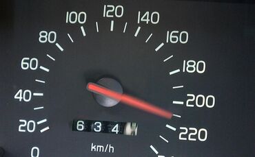 Raser Auto Rennen Polizei Symbol Symbolbild Symbolfoto Tacho