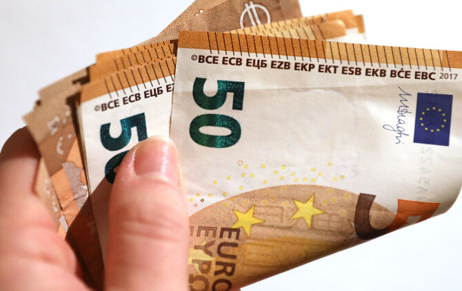 Geldscheine Geld 50 Euro Bargeld Symbolfoto