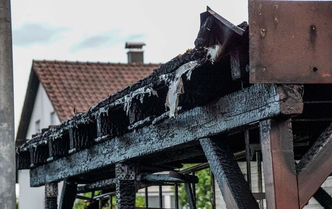 Brand eines Carports in Alfdorf-Pfahlbronn