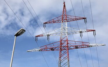 Strom Strommasten energie stromausfall symbol symbolbild symbolfoto