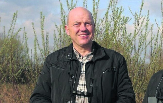 Ich treffe mich mit Jörg Daiss (grüne Jacke) und Erwin Lang (der Ältere) Wolfgang Bogusch (mit ohne Haare) vom NABU. Zusammen ge