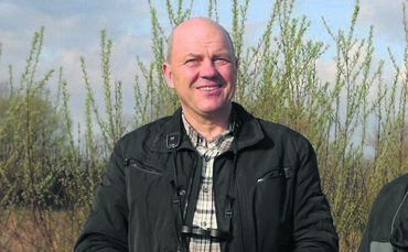 Ich treffe mich mit Jörg Daiss (grüne Jacke) und Erwin Lang (der Ältere) Wolfgang Bogusch (mit ohne Haare) vom NABU. Zusammen ge