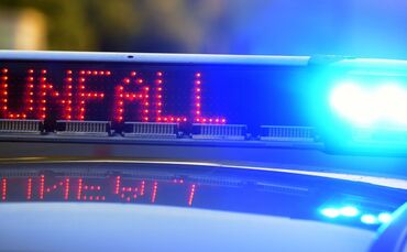 Symbolbild - Polizei sichert Unfallstelle