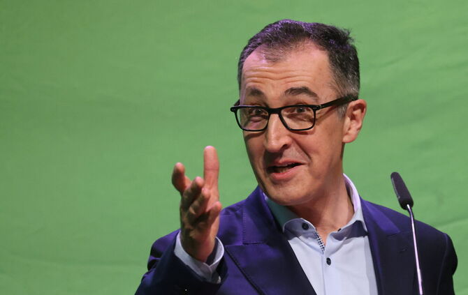 Cem Özdemir will Ministerpräsident werden; das Foto entstand 2025 beim politischen Aschermittwoch der Grünen in Schorndorf.