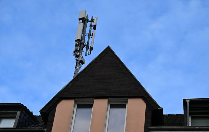 Mobilfunk-Mast auf Wohnhaus