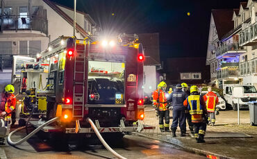 Großeinsatz der Feuerwehren in Oppenweiler: Zimmerbrand im Schloßhofweg, 21.12.2025