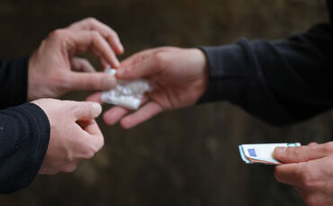 Drogen drogenhandel Hasch Geld handel symbol symbolbild symbolfoto