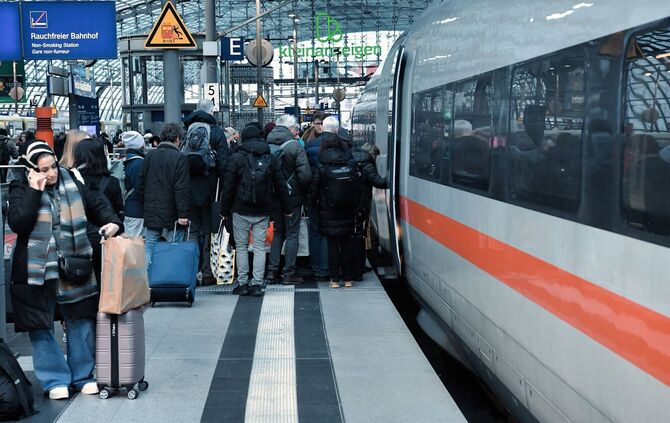 Reiseverkehr vor Heiligabend - Berliner Hauptbahnhof