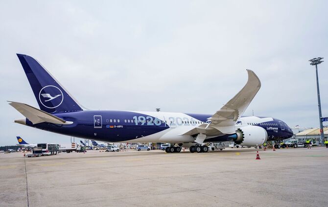 Boeing 787-9 mit Sonderlackierung «100 Jahre Lufthansa»