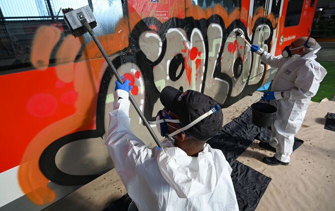 Graffiti-Entfernung bei der Bahn
