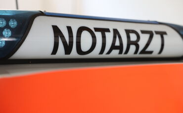 Blaulicht Rettungsdienst Rettungswagen Blaulichtdialog Symbol Symbolfoto Symbolbild