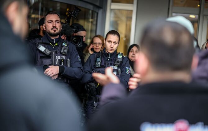 Nach Bankeinbruch - Tresorraum mit Bohrer aufgebrochen