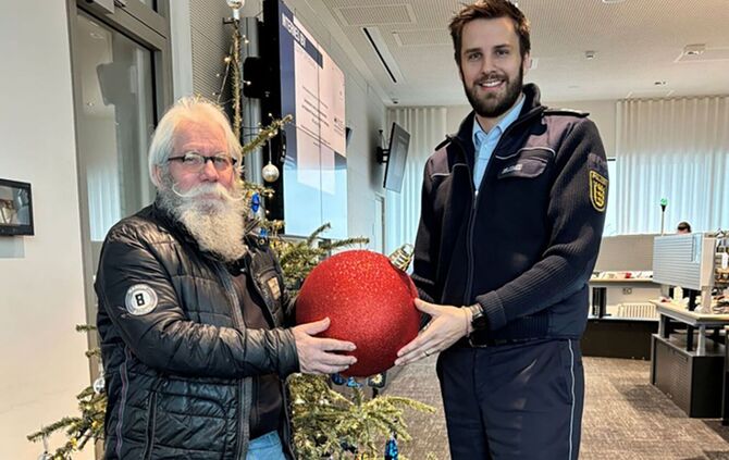 72-Jähriger bekommt verschwundene Weihnachtskugel wieder