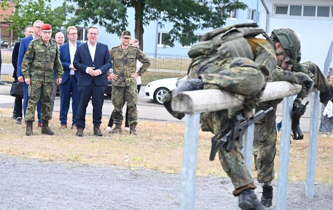 Pistorius und Breuer besuchen Luftwaffe