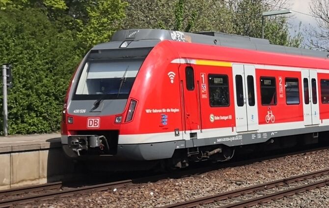S-Bahn Bahn sbahn S2 S3 Zug Bahnhof Symbol Symbolbild symbolfoto