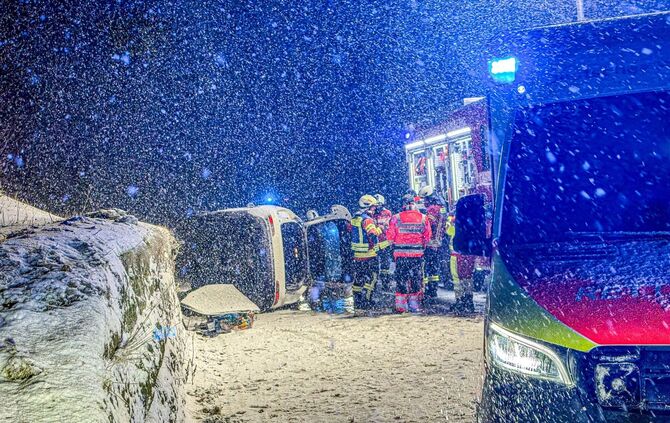 Heftiger Schneefall im Schwarzwald beeinträchtigt Straßenverkehr