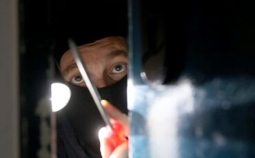 Einbrecher Einbruch Dieb Symbolfoto