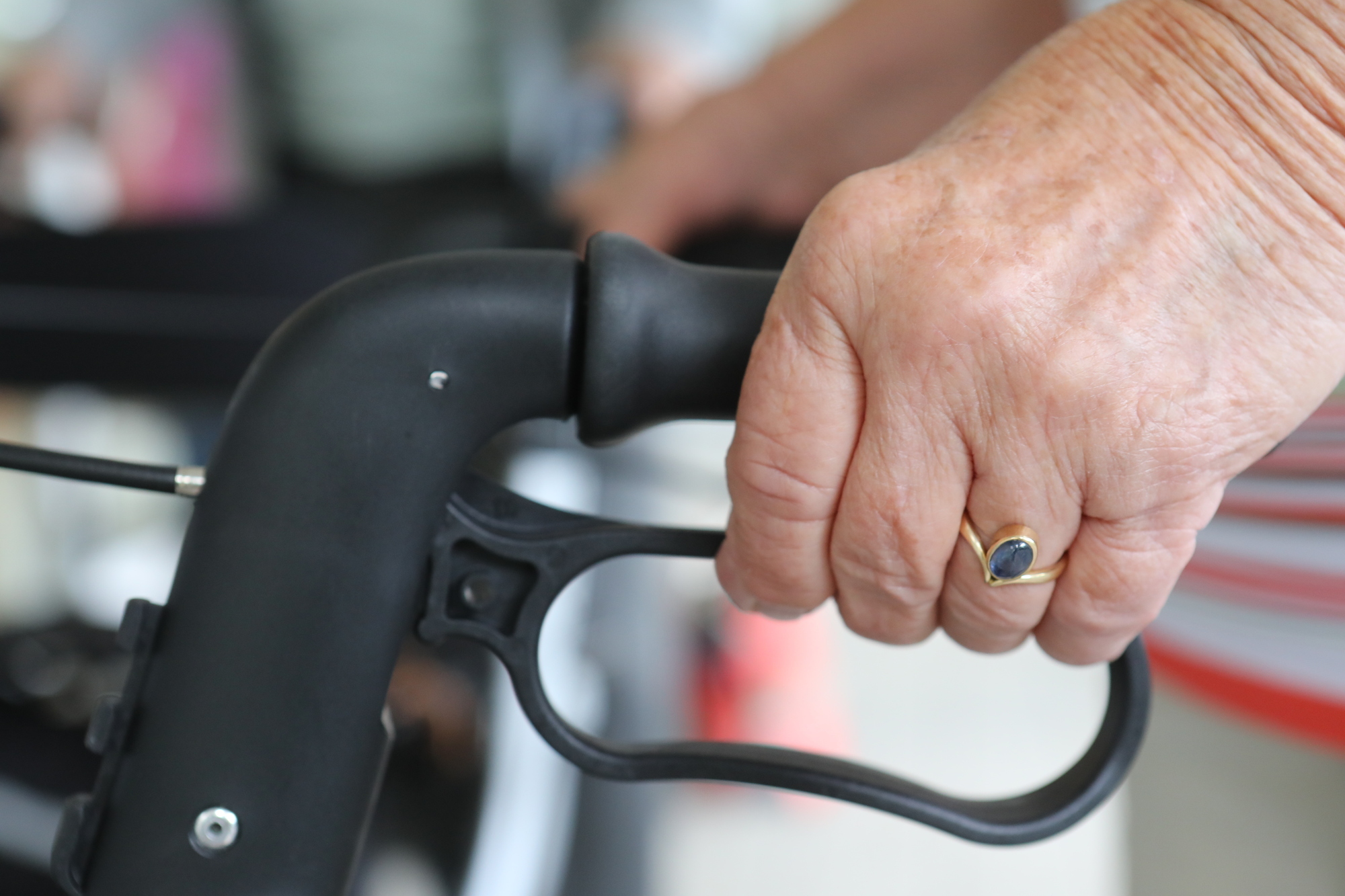 Senior citizen attacked in Winnenden: Unknown assailant tries to snatch ...