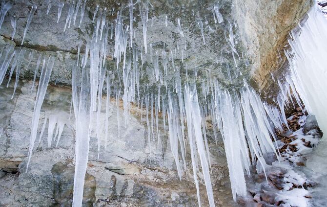 Winterwetter - Vereister Klingender Wasserfall