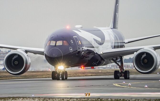 Boeing 787-9 mit Sonderlackierung «100 Jahre Lufthansa»