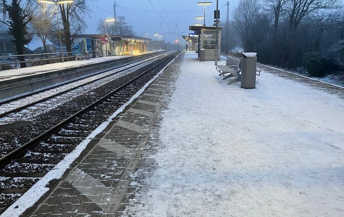 Bahnsteig im Schnee
