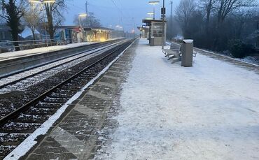Bahnsteig im Schnee