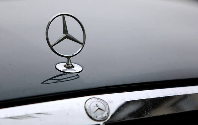 Daimler Mercedes Mercedesstern Mercedes-Stern Symbol Symbolbild Symbolfoto