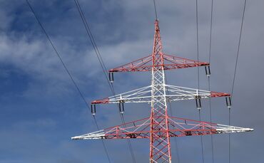 Strom Strommasten energie stromausfall symbol symbolbild symbolfoto