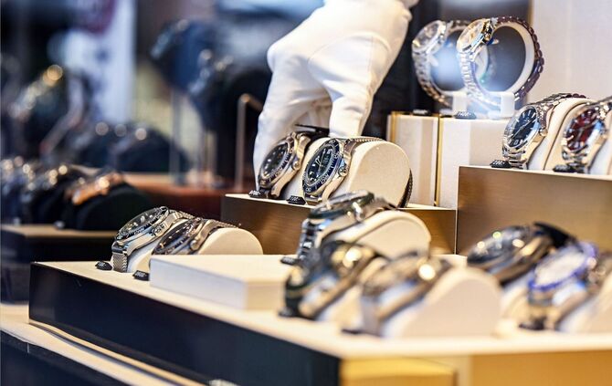 Luxusuhren in einem Juweliergeschäft
