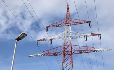 Strom Strommasten energie stromausfall symbol symbolbild symbolfoto