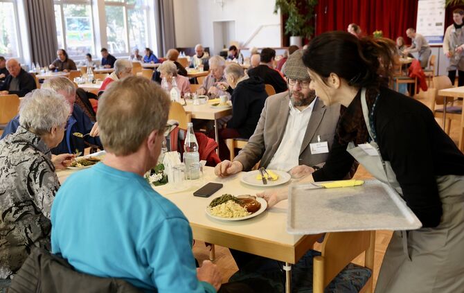 Eröffnung der ersten Schorndorfer Vesperkirche im Martin-Luther-Haus - 1